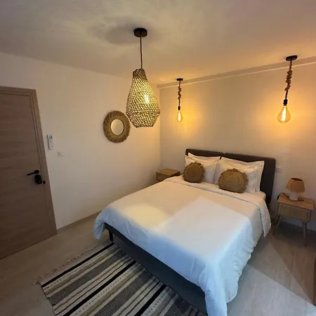 27 Cote Remparts Bed & Breakfast Aigues-Mortes