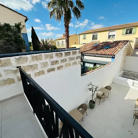 27 Cote Remparts * Aigues-Mortes