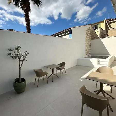 27 Cote Remparts فندق مبيت وإفطار 3*