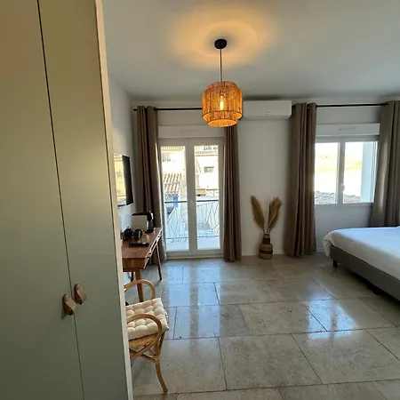 فندق مبيت وإفطار 27 Cote Remparts