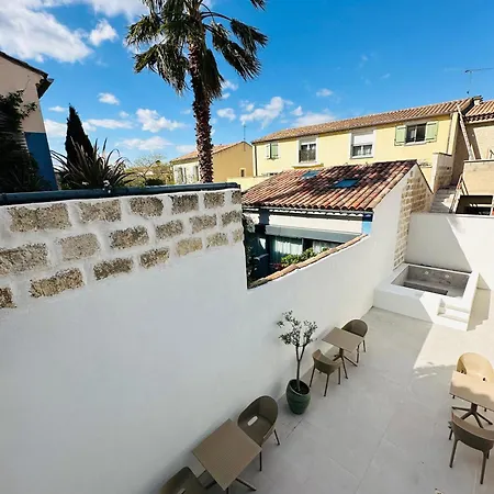 Alojamento de Acomodação e Pequeno-almoço 27 Côté Remparts 3*