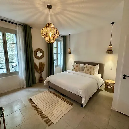 فندق مبيت وإفطار 27 Cote Remparts 3*