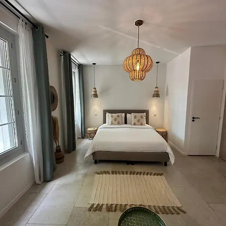 27 Cote Remparts 3* إج مورت