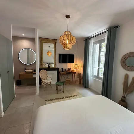 27 Côté Remparts 3*
