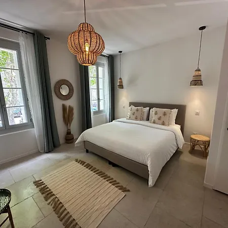 27 Cote Remparts Bed & Breakfast Aigues-Mortes