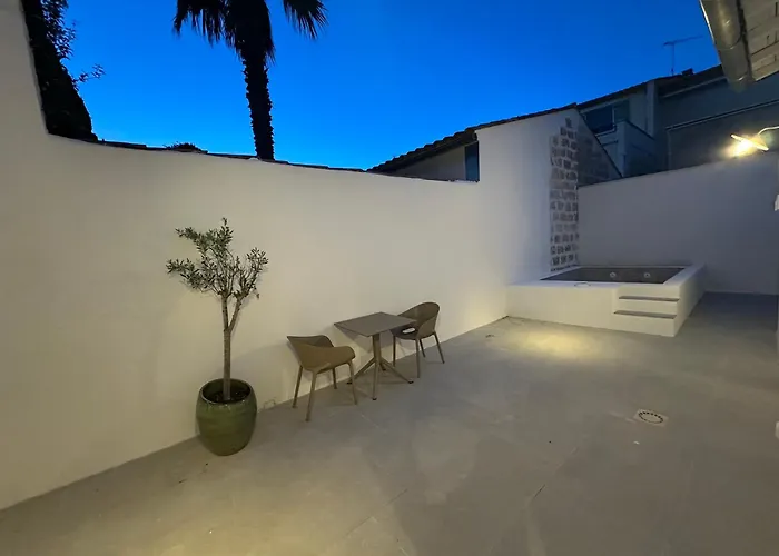 27 Cote Remparts Bed & Breakfast 3*