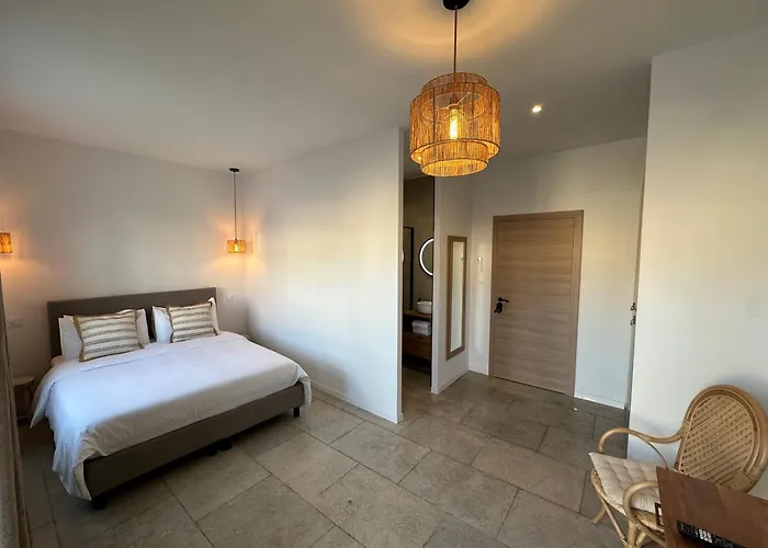 27 Cote Remparts Bed & Breakfast 3*