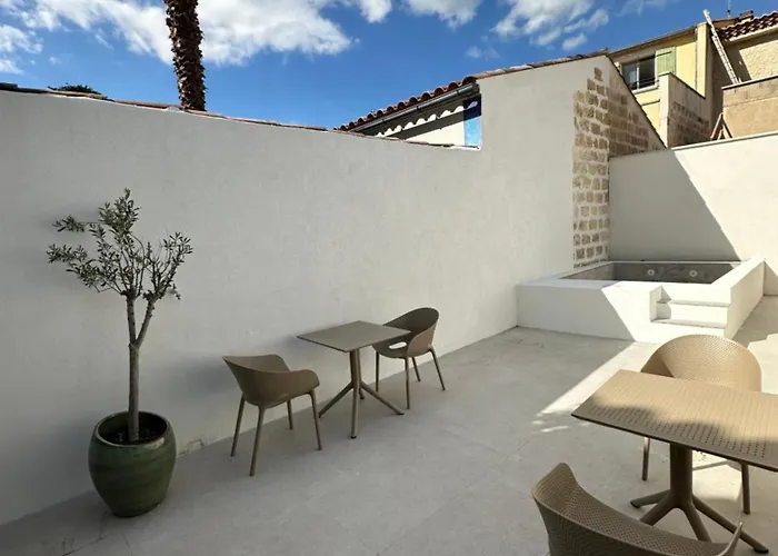 27 Cote Remparts Bed & Breakfast 3*