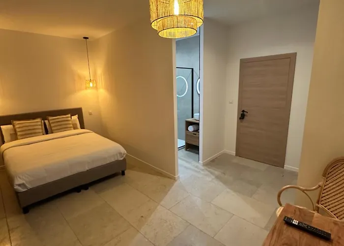 27 Cote Remparts Bed & Breakfast 3*