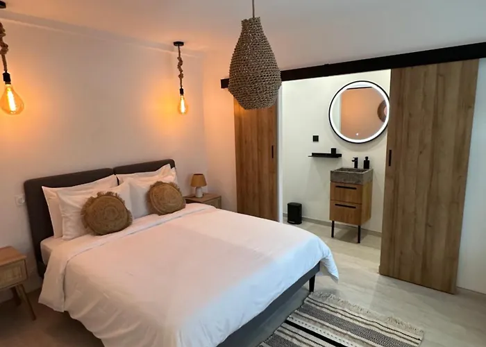 27 Cote Remparts Bed & Breakfast
