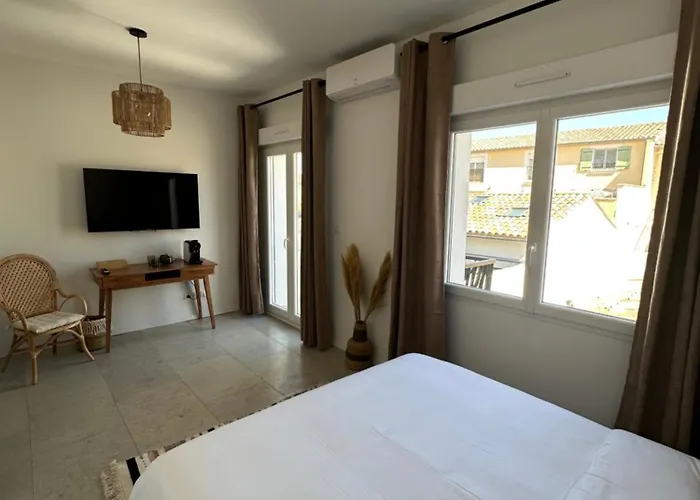 27 Cote Remparts Aigues-Mortes