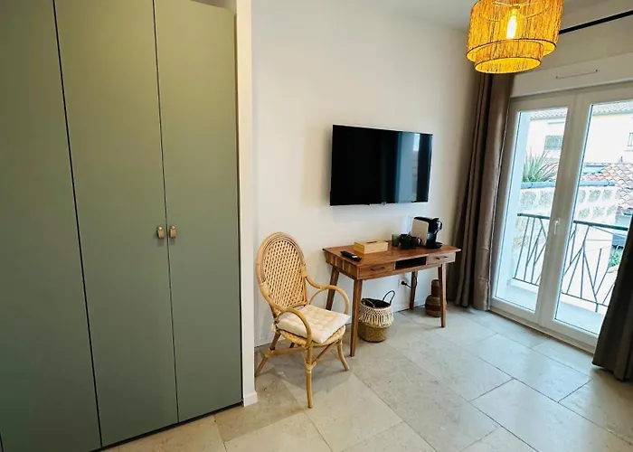 27 Cote Remparts 3* Aigues-Mortes