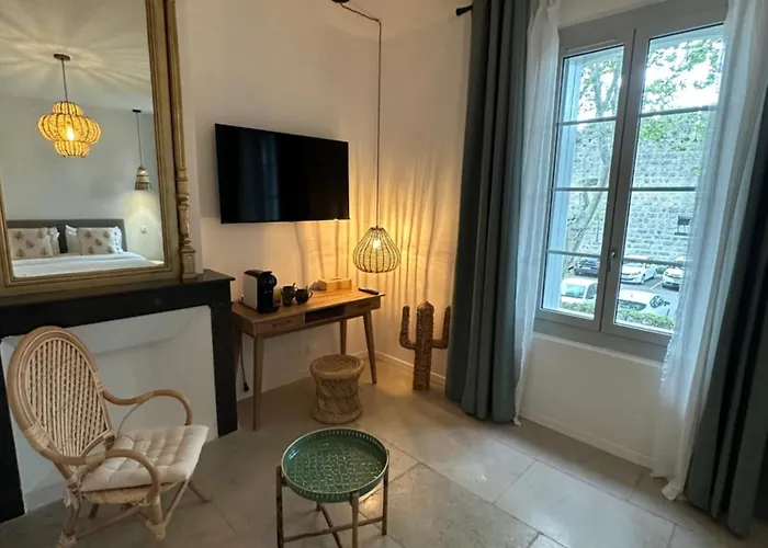 27 Cote Remparts Bed & Breakfast 3*