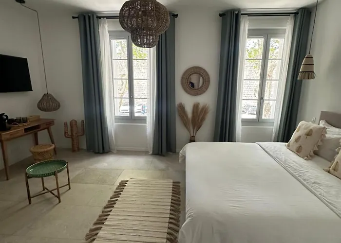 27 Cote Remparts Bed & Breakfast Aigues-Mortes