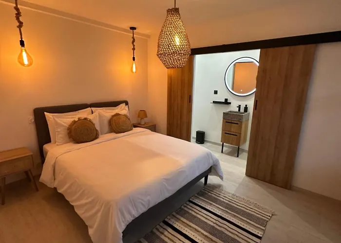 27 Cote Remparts Bed & Breakfast Aigues-Mortes