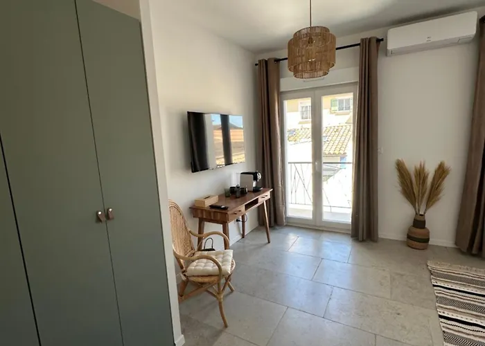 27 Cote Remparts 3* Aigues-Mortes