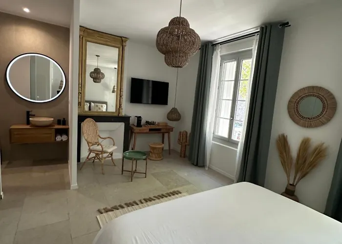 27 Cote Remparts Bed & Breakfast Aigues-Mortes