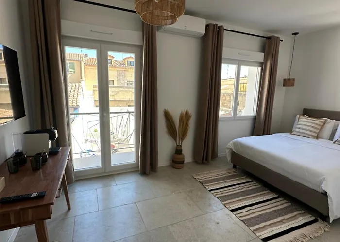 27 Cote Remparts 3* Aigues-Mortes
