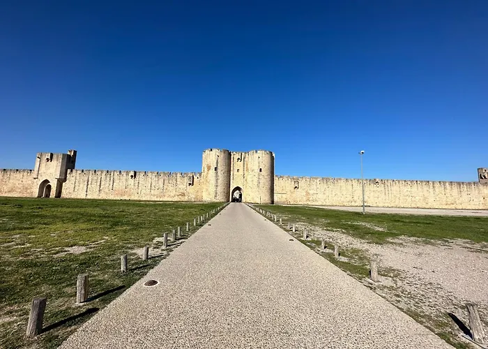 27 Cote Remparts Bed & Breakfast Aigues-Mortes