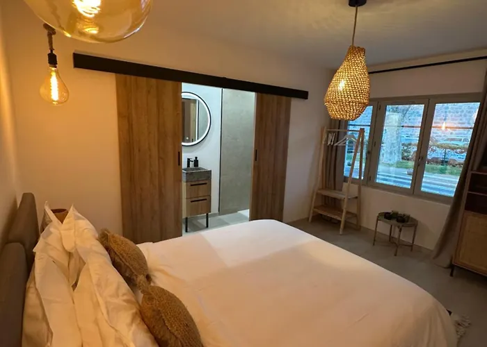 27 Cote Remparts Bed & Breakfast