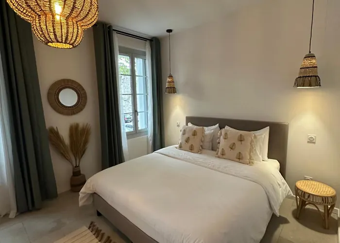 27 Cote Remparts Bed & Breakfast