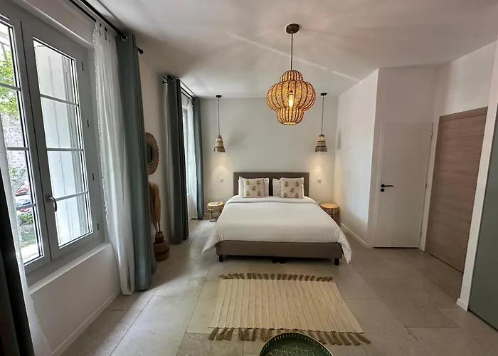 27 Cote Remparts 3* Aigues-Mortes