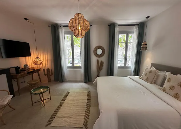 27 Cote Remparts Bed & Breakfast Aigues-Mortes